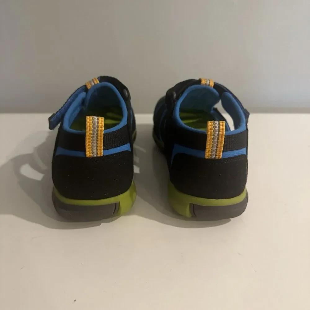 KEEN Seacamp II CNX Big Kids Water Sandals Youth Size 5 NWOT Closed Toe